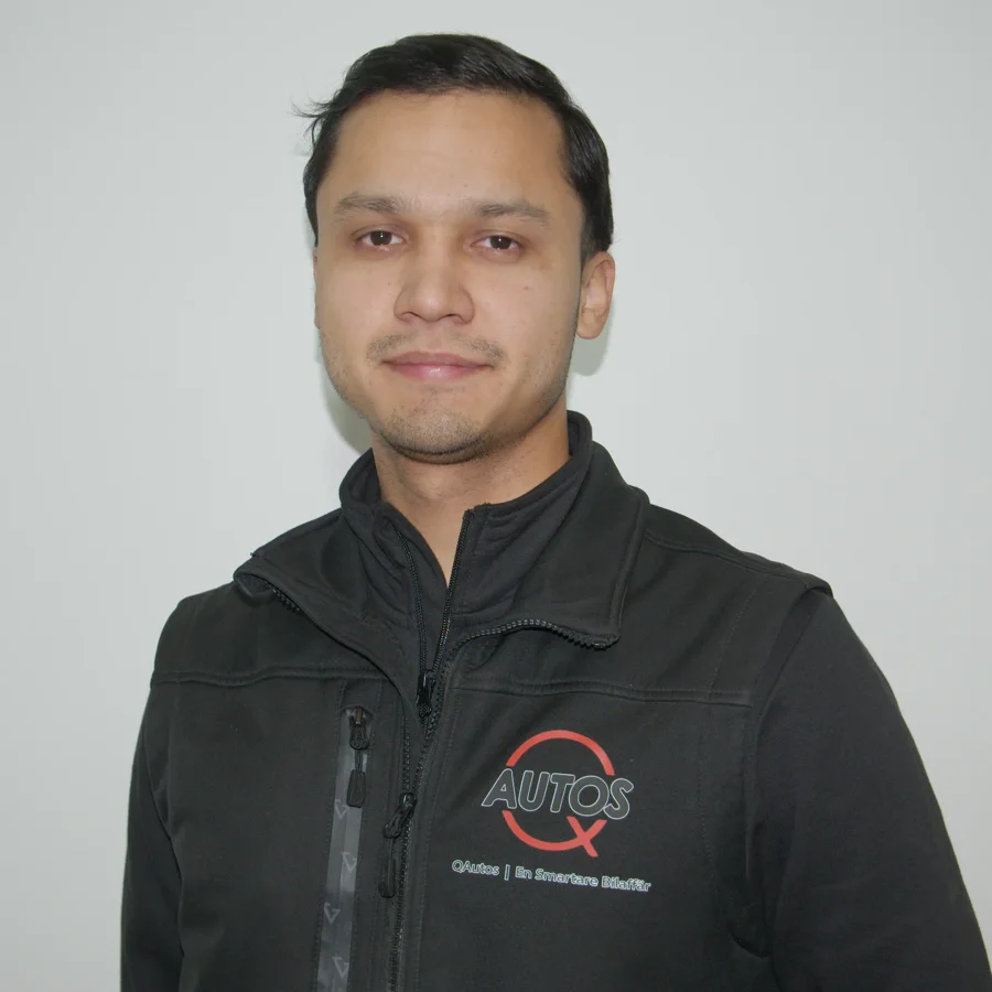 Nemat Alizada, logistikansvarig p&aring; QAutos